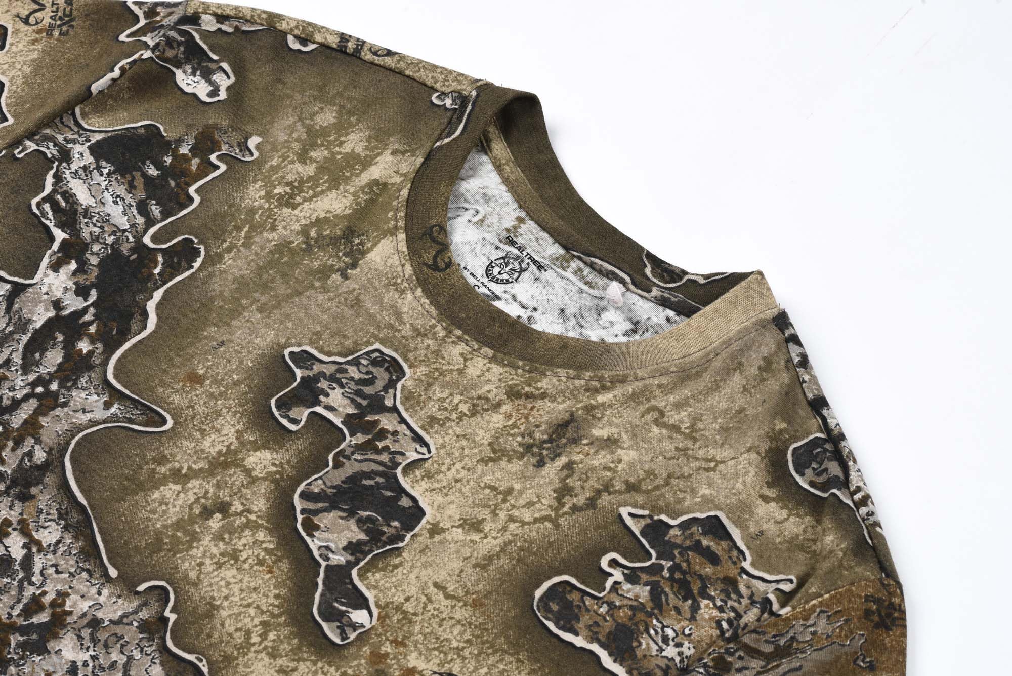 Authentic Realtree Excape Camouflage Long Sleeve Tee - Scent Control Technology | UPF 30 Protection | Unisex Adult | Crewneck Cotton Blend Shirt