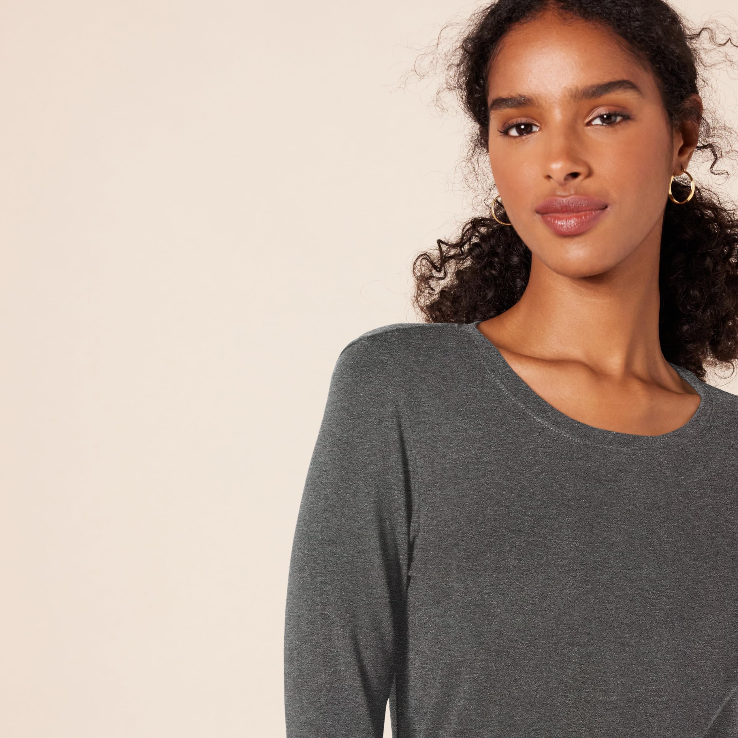 Amazon Essentials Women's Regular-Fit Long-Sleeve Crewneck T-Shirt (Available in Plus Size), Charcoal Heather, Large